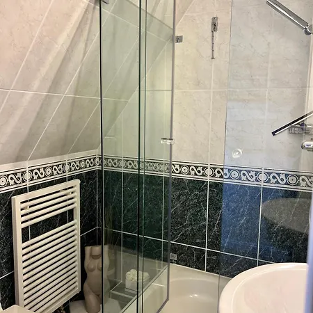 Raantem Hues App 12 *