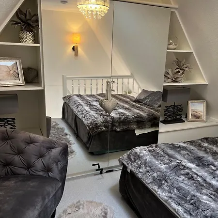 Raantem Hues App 12 *